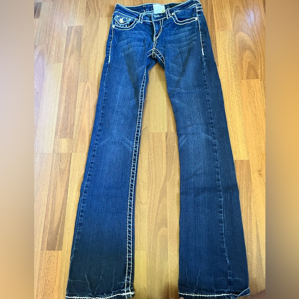 LA idol Jeans